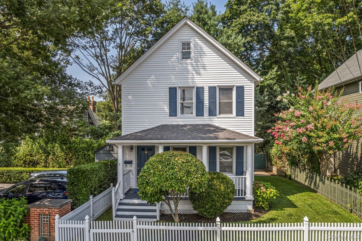 Primary Photo - 9 Underhill Ave