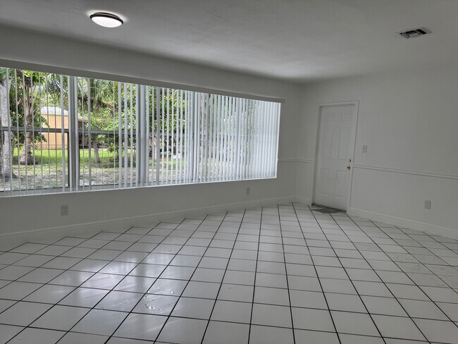 Foto del edificio - 6884 NW 14th St