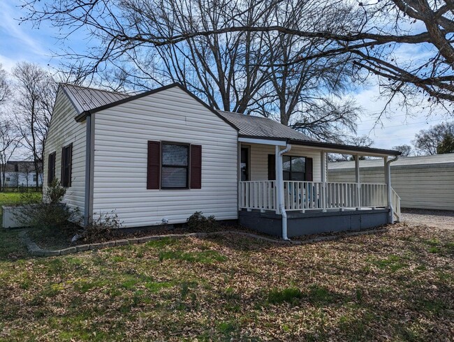 Foto del edificio - CUTE Renovated 2 Bedroom House