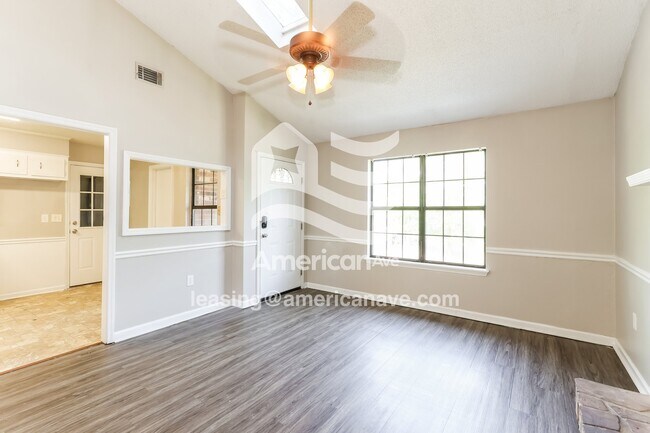 Foto del edificio - 3414 Aurelia Dr