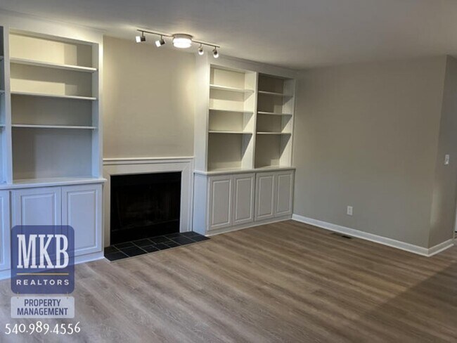 Building Photo - Newly Renovated Condo in Wood Crossing - R...