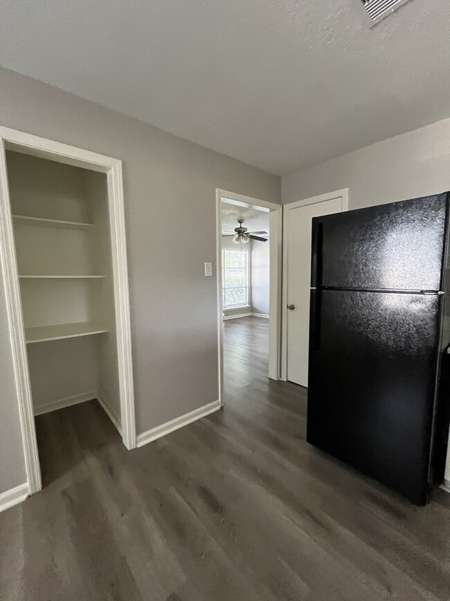 Building Photo - 8328 Campanella Dr