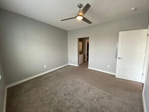 Building Photo - Centerline