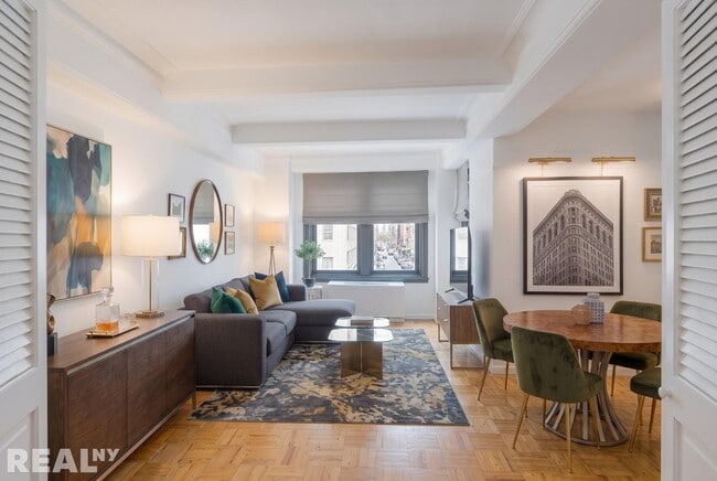 Building Photo - 101 W 55th St