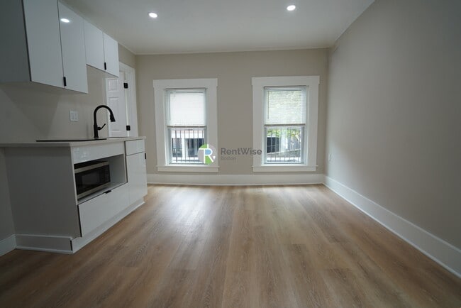 Building Photo - 142 Dorchester St