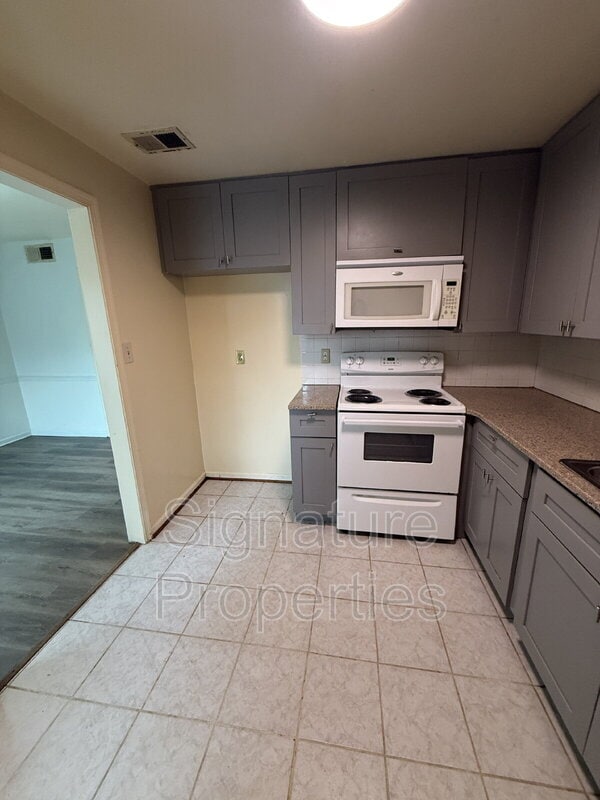 Building Photo - 369 Circuit Ln