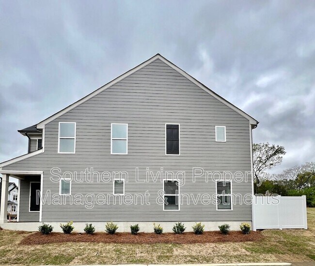 Building Photo - 13108 Rover St