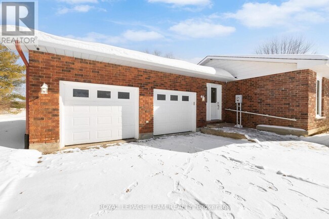 Building Photo - 1667 River Rd