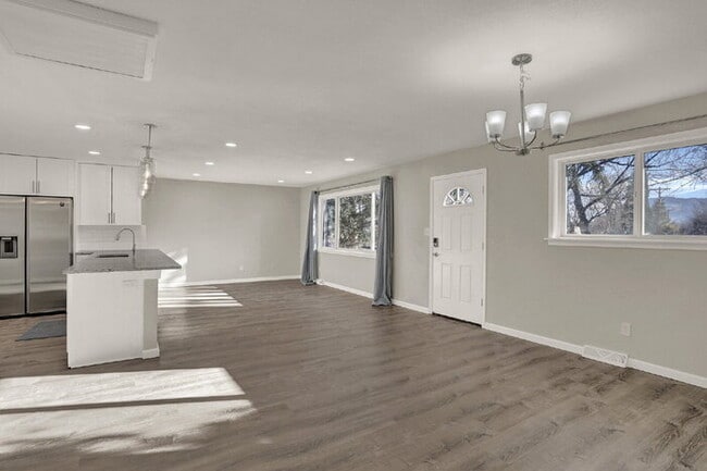 Foto del edificio - Westside Gem! 4 Beds, 3 Baths, Over 2,500 ...