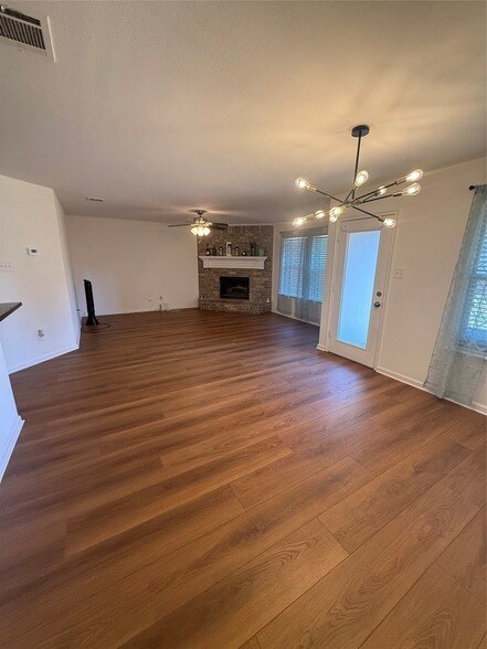 Building Photo - 2034 Kings Forest Dr