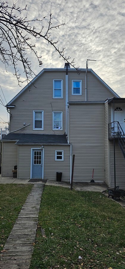 Building Photo - 3016 Hamilton Ave