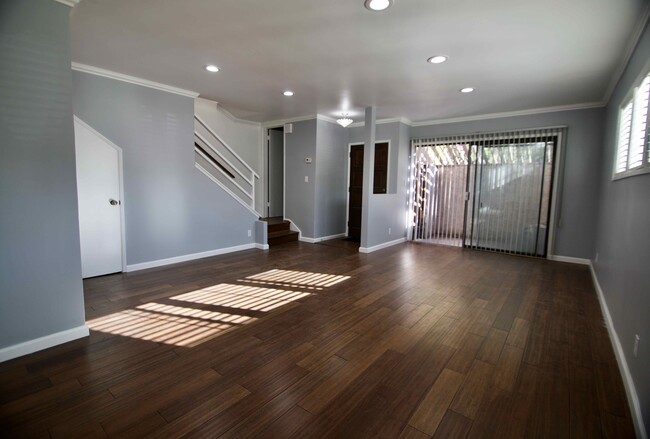 Living Room - 366 S Barrington Ave