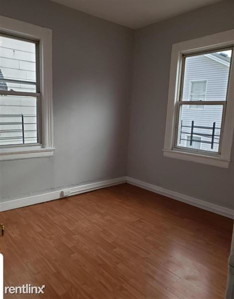 Foto del edificio - 6 br, 2 bath House - 13 Minerva St