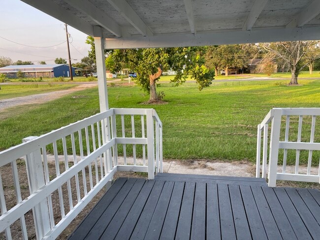Building Photo - 11703 Sunnyside Dr