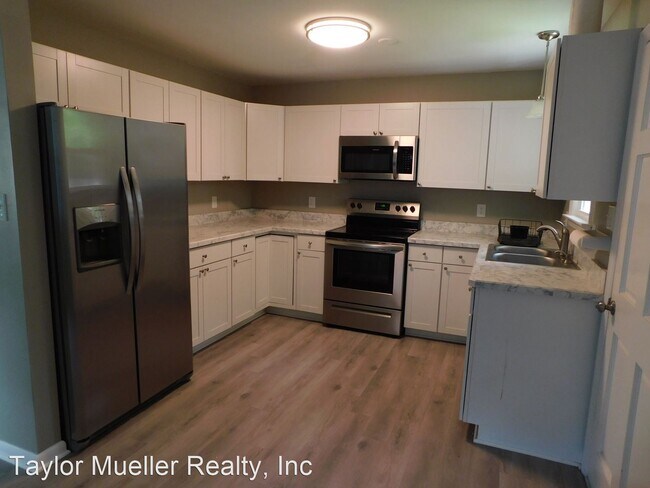 Building Photo - 3 br, 1.5 bath House - 106 Pritchard St