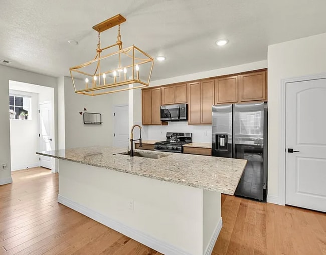 Foto del edificio - 16818 E 119th Ave