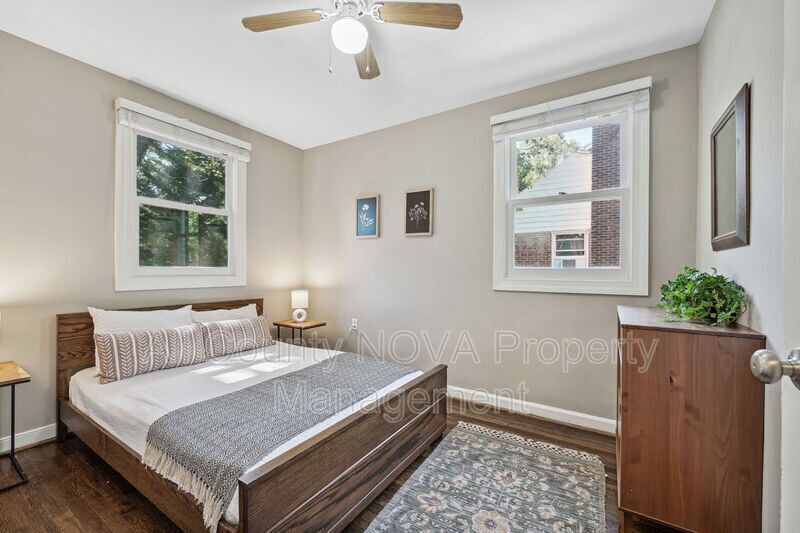 Primary Photo - 6982 Fairfax Dr