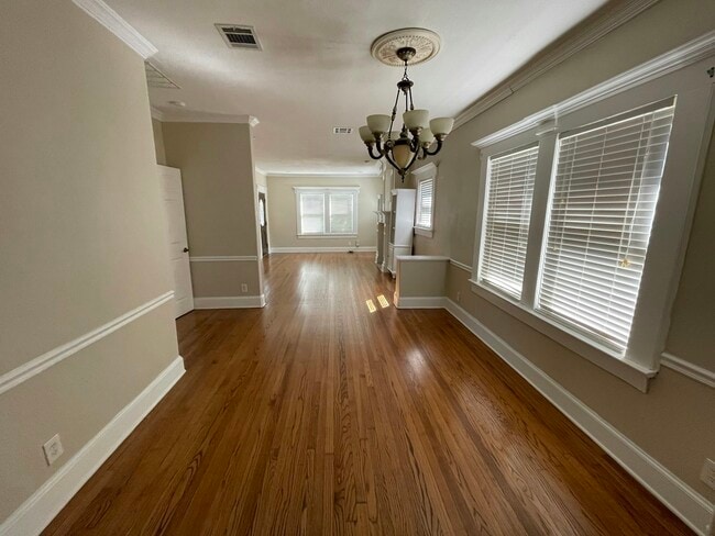 Building Photo - 5118 Stoneleigh Ave