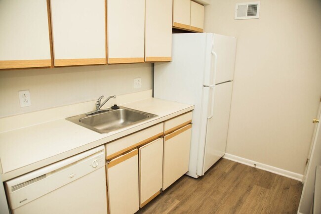 Building Photo - Top Floor One Bedroom in Turtle Creek | Po...