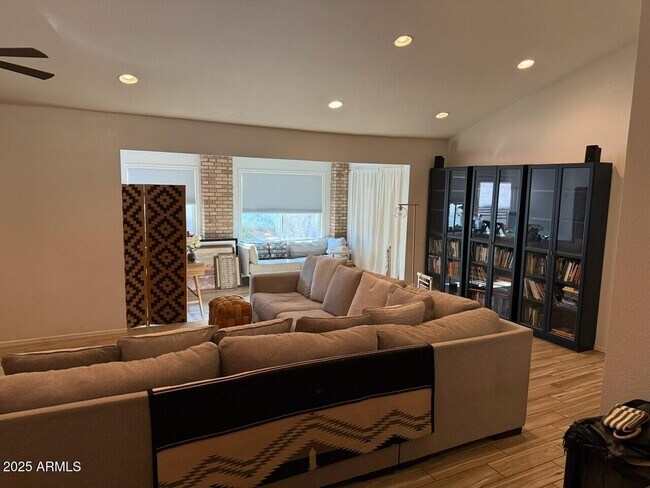 Foto del edificio - 15407 S 38th St