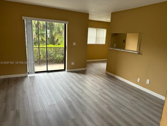 Foto del edificio - 4047 NW 87th Ave