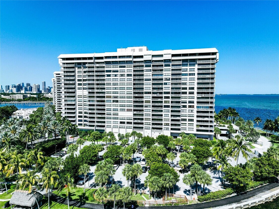 Foto principal - 1 Grove Isle Dr