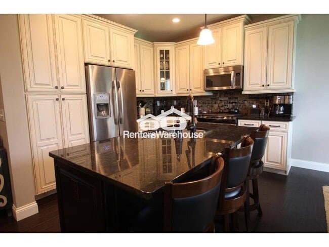 Building Photo - 8411 Larch Ln N