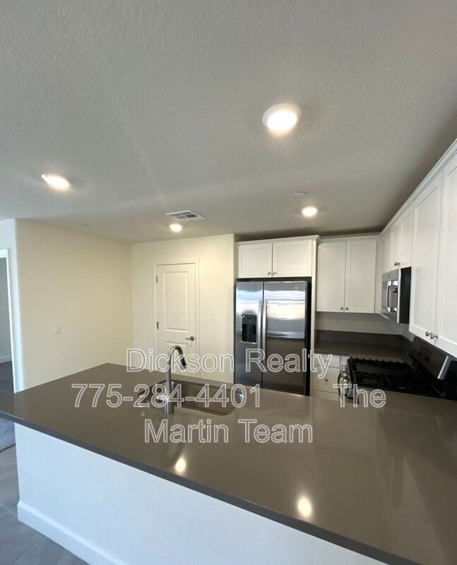 Building Photo - 963 Cascade Range Dr
