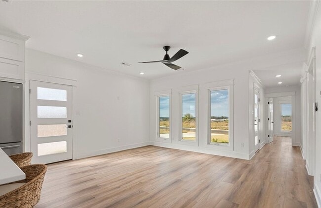 Building Photo - Lovely Modern Home-Three Bed/Three Bath/Upgraded Features and Fixtures