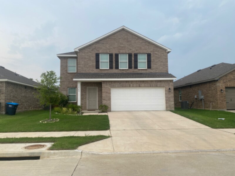 Foto principal - 10304 Holy Cross Ln