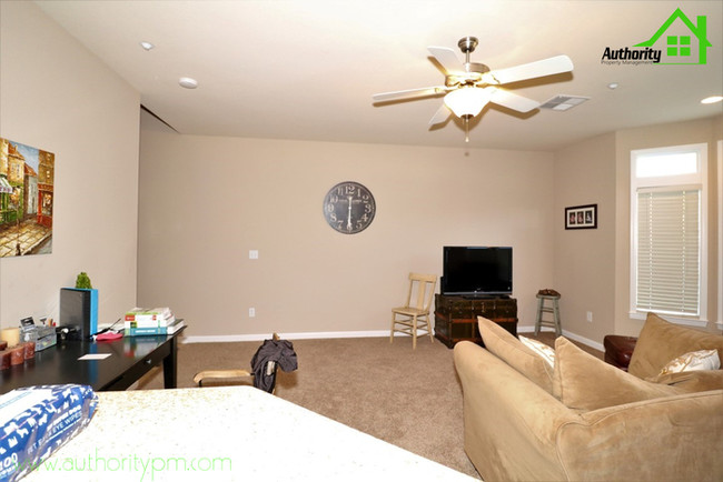 Building Photo - 2991 Sinaloa Trl