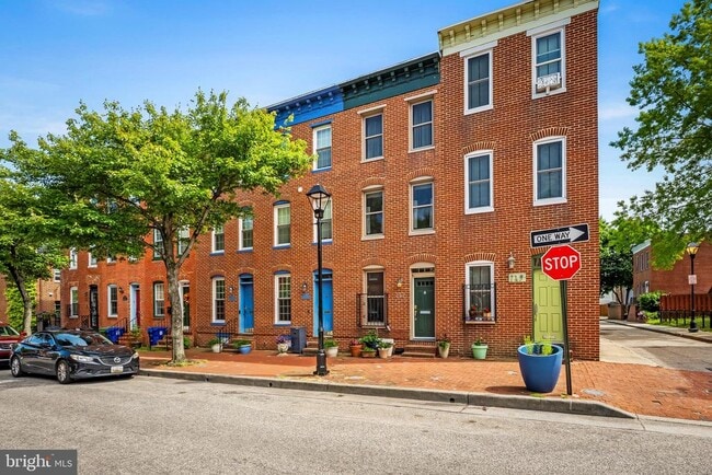 Building Photo - 747 McHenry St