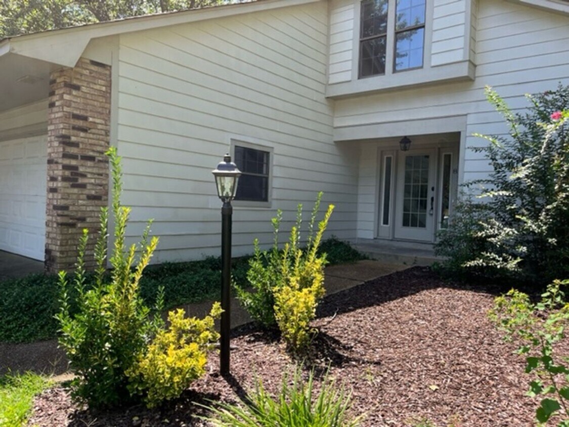 Primary Photo - 8 Northwood Pl