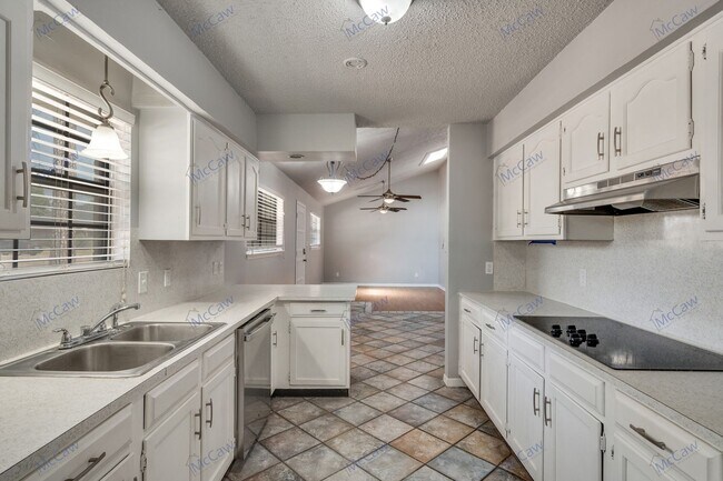 Building Photo - Charming 3/2 in Wichita Falls!