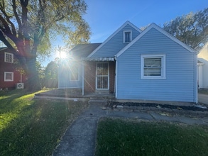 Building Photo - 2449 Fairport Ave