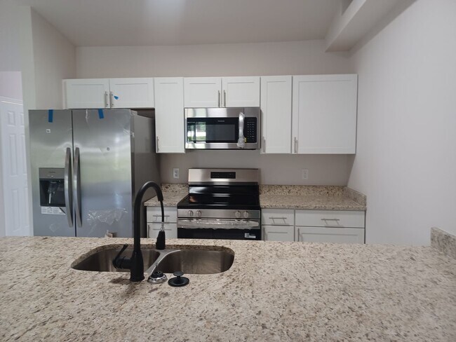 Building Photo - BREAND NEW CONSTRUCTION 3 BR / 2 BA WITH S...