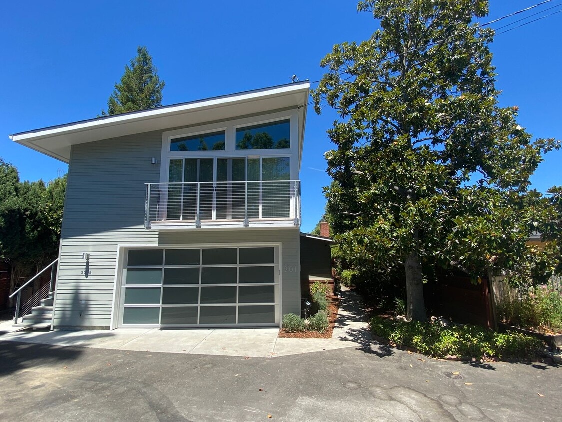 Primary Photo - 301 Lacour Way