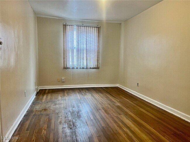 Foto del edificio - 20608 Harvard Ave