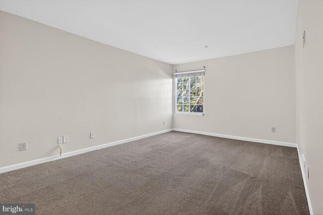 Foto del edificio - 4950 Columbia Rd