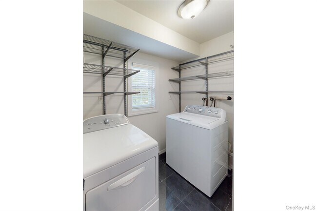 Building Photo - 175 Overlook Dr