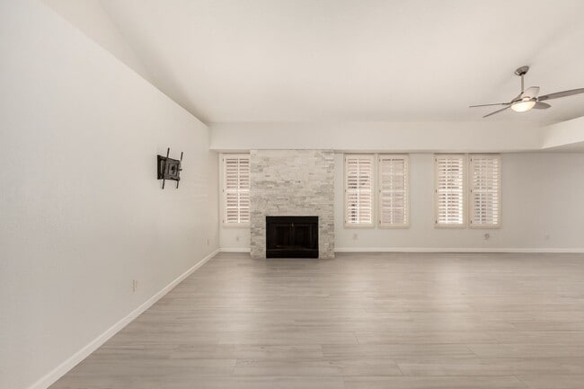 Building Photo - CHARMING 3 bed, 2 bath in Phoenix!