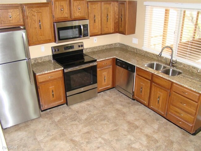 Building Photo - 3 br, 2 bath House - 174 Birchleaf Dr