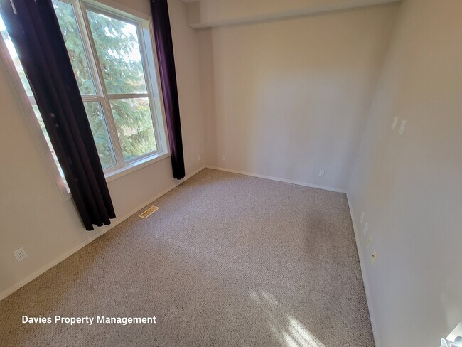 Building Photo - 4831-104A 104a St NW