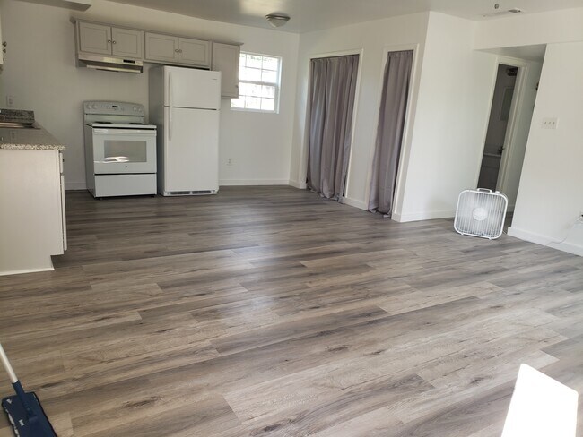 Laundry area and pantry - 1626 Dickinson St