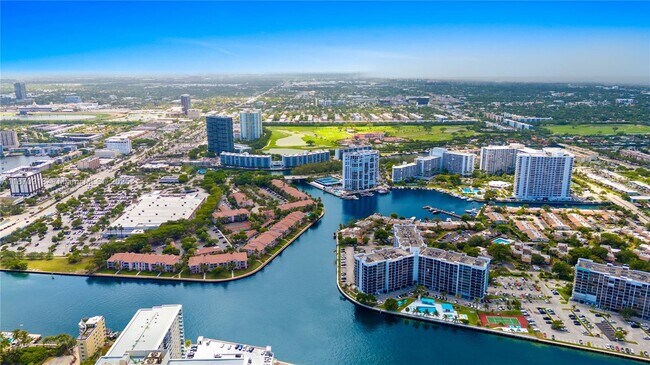 Foto del edificio - 3725 S Ocean Dr