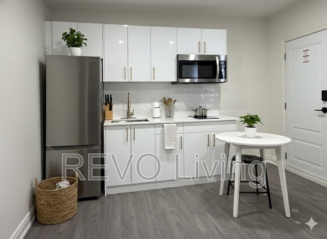 Building Photo - 7800 Lundy's Ln