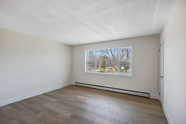 Building Photo - 1889 Wavell St