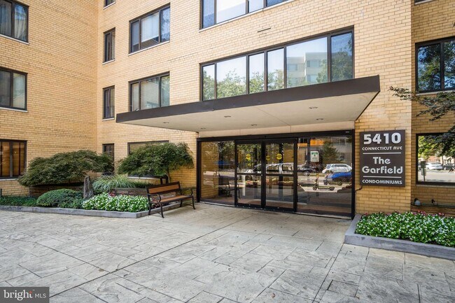 Foto del edificio - 5410 Connecticut Ave NW