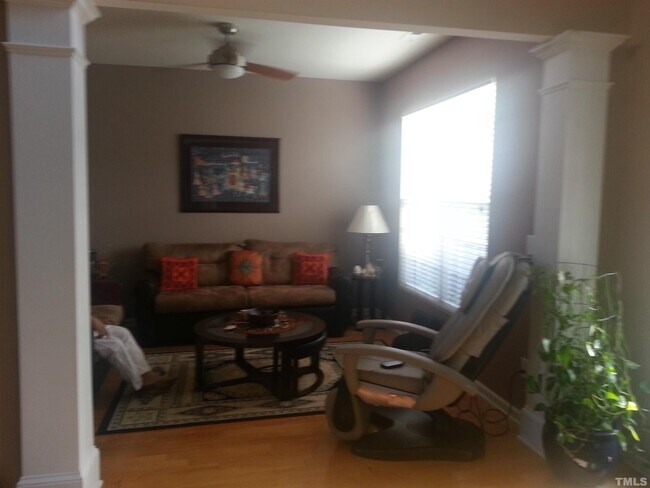 Foto del edificio - 102 Bristolwood Cir