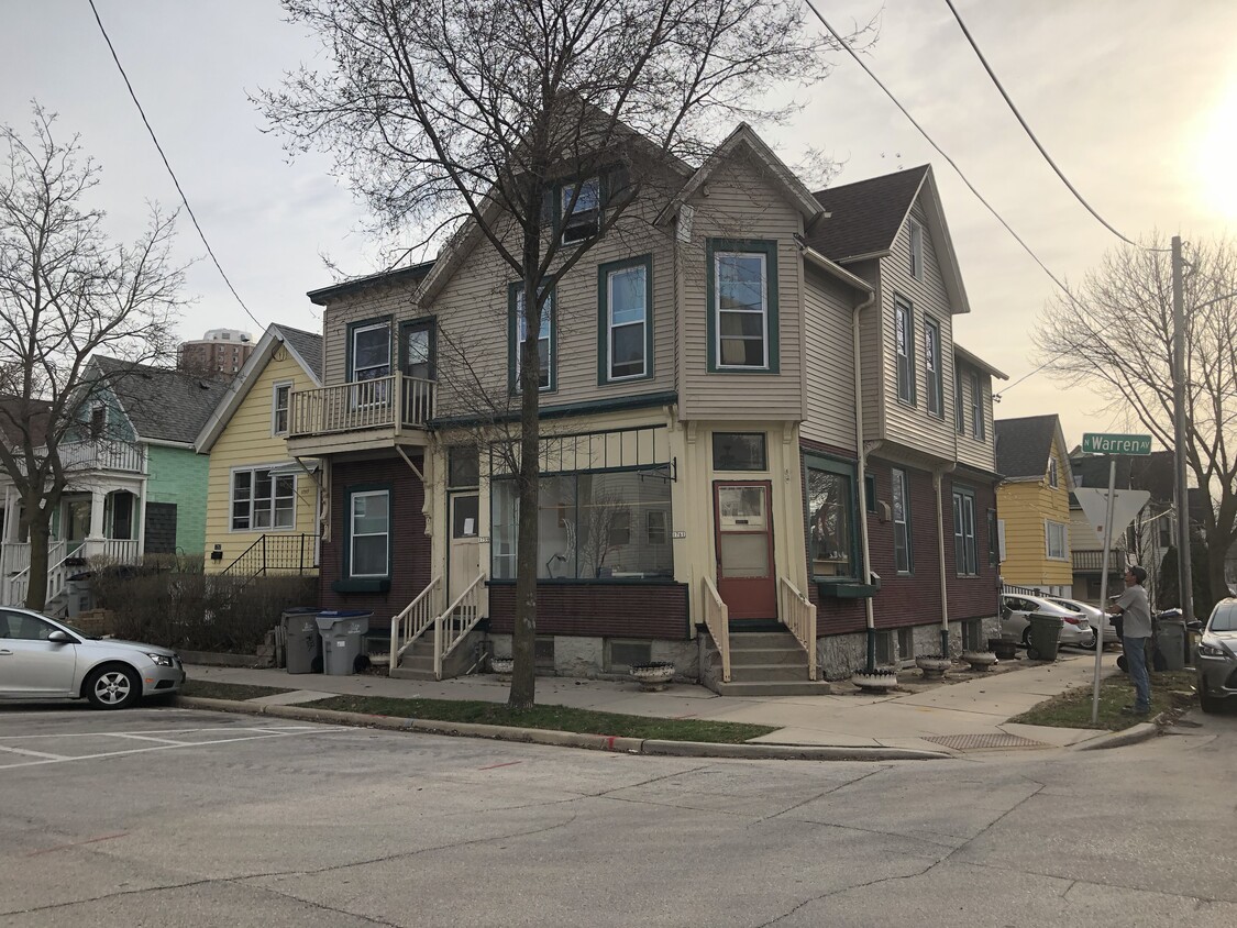 Foto principal - 1759 N Warren Ave